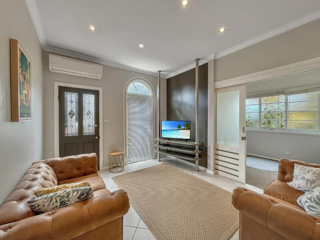 Bright 3-bedroom apartment - Central Armidale photo 1