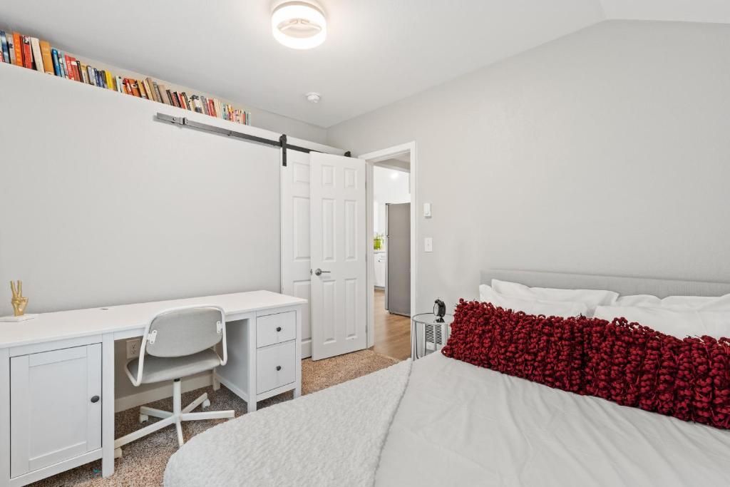 Centrally Located 2 Bedroom Home Close To Pdx photo 1