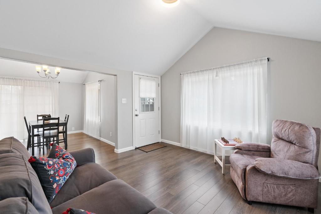 Centrally Located 2 Bedroom Home Close To Pdx photo 2