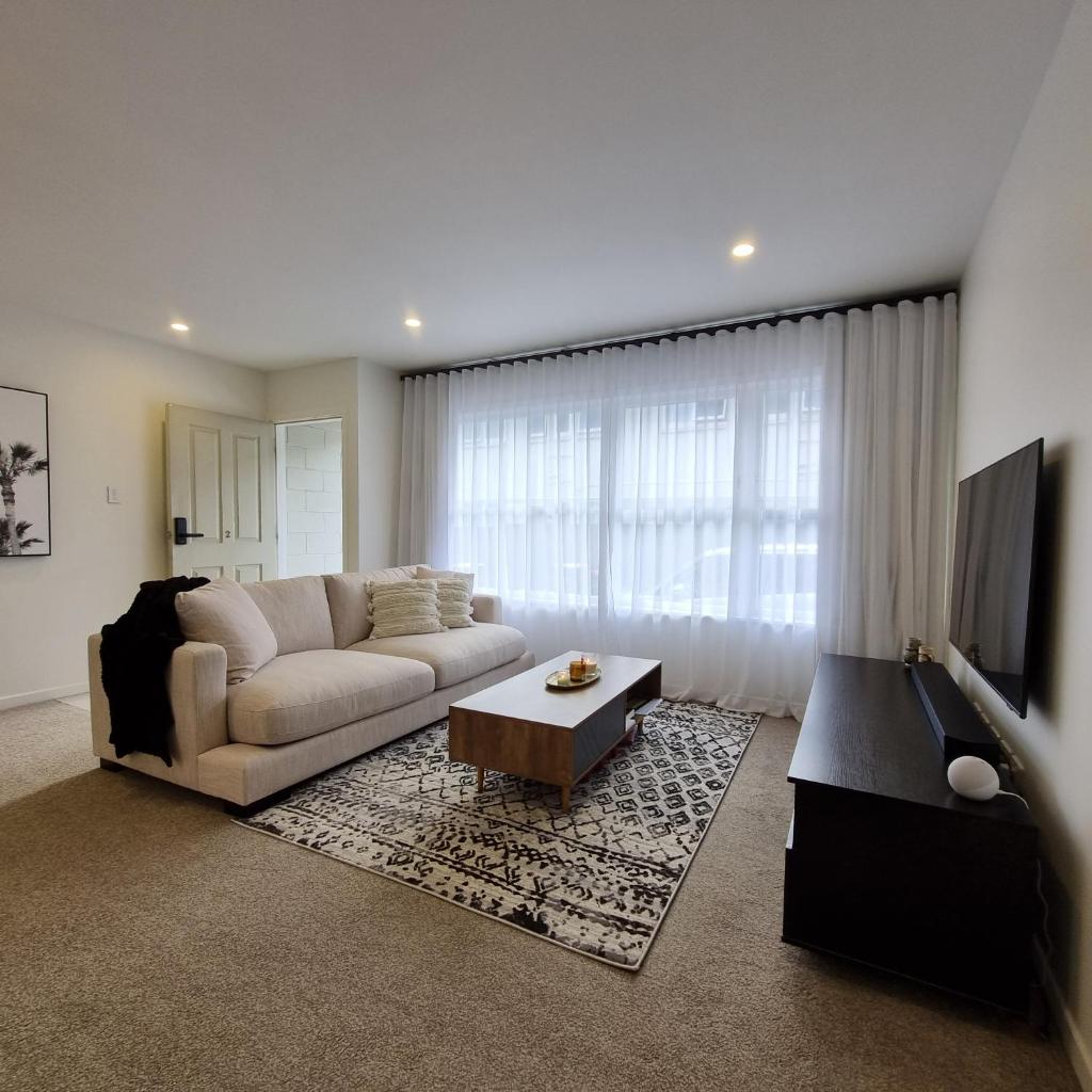 Inner City 2 Bedroom Unit photo 3