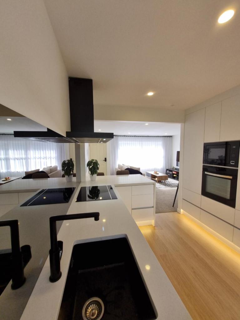 Inner City 2 Bedroom Unit - Close to Hospitals and CBD Room Type - Two-Bedroom Apartment