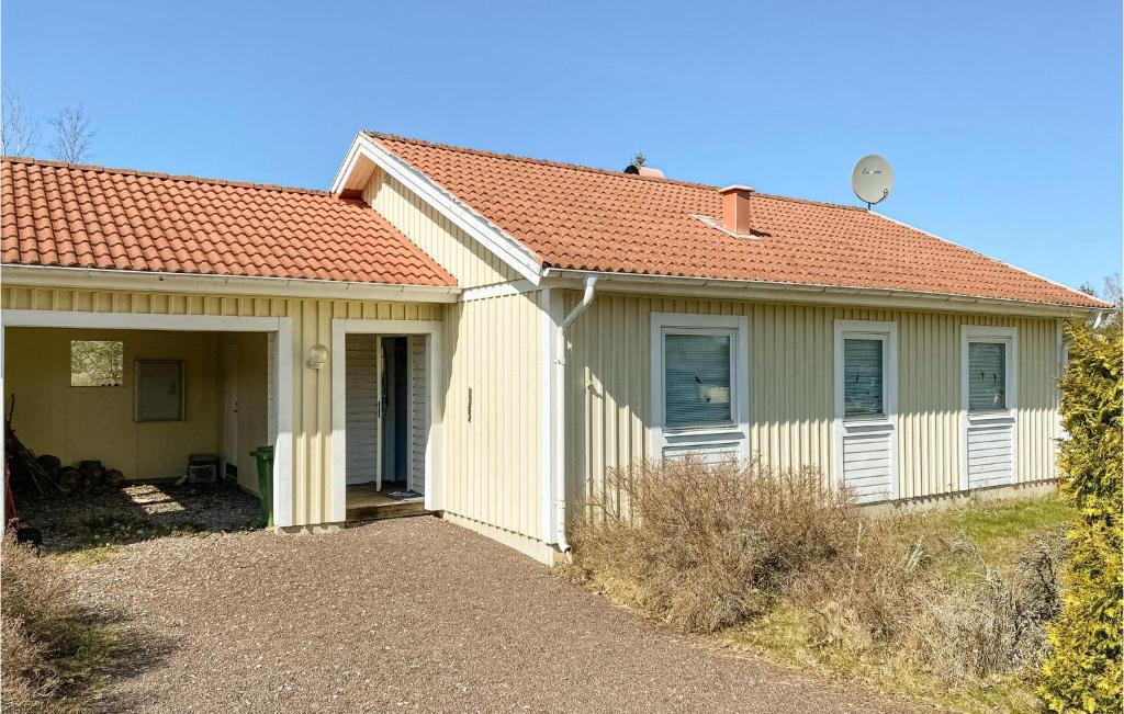 Beautiful Home In Lenhovda With 2 Bedrooms photo 2