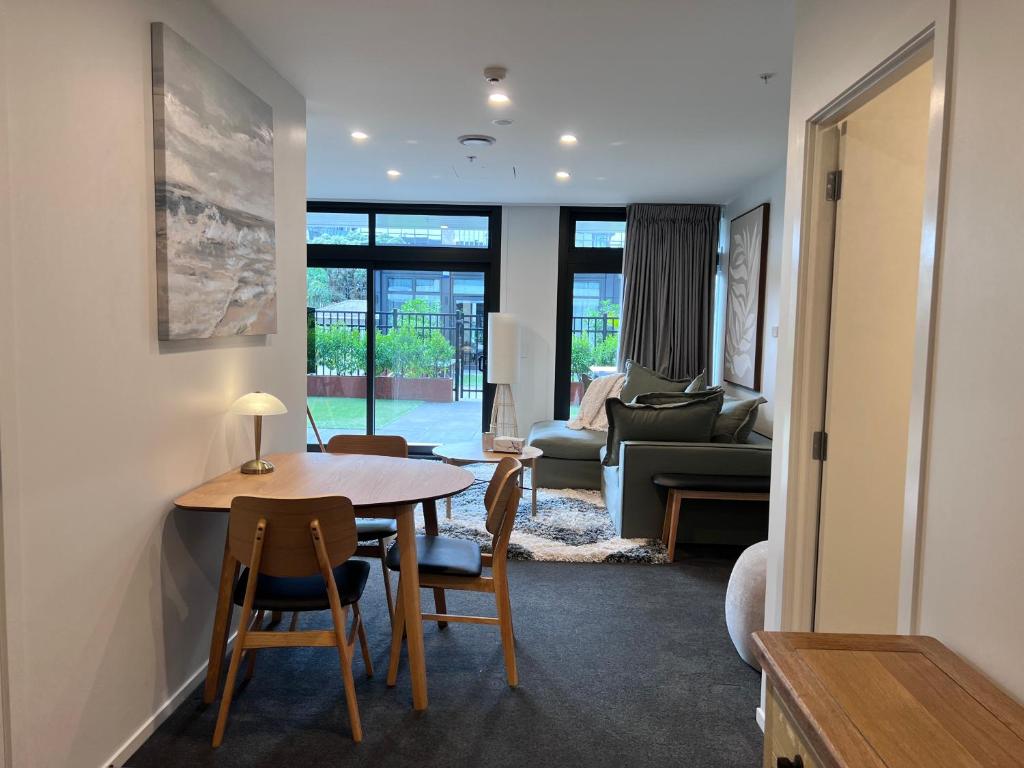 3 bedroom apartment in Newmarket photo 3
