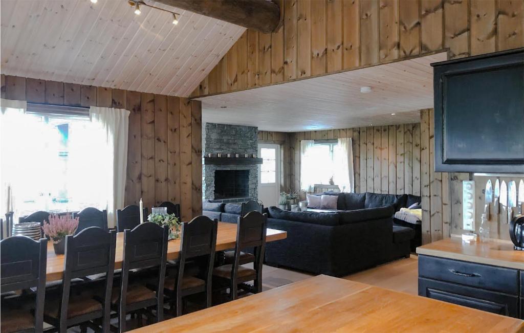 Stunning Home In Geilo With Sauna And 7 Bedrooms photo 3