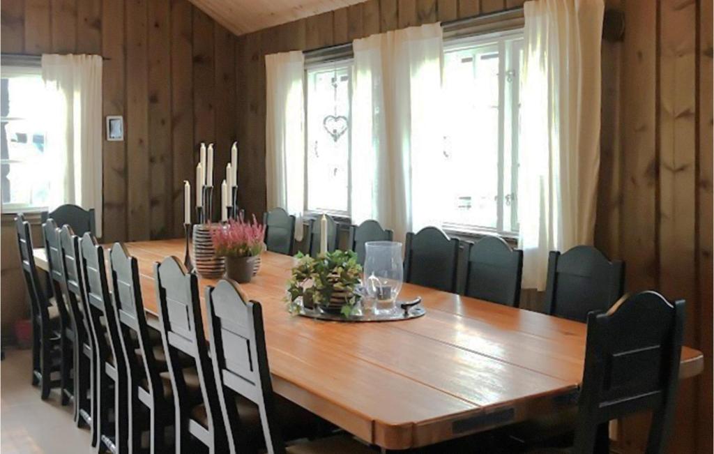 Stunning Home In Geilo With Sauna And 7 Bedrooms photo 4