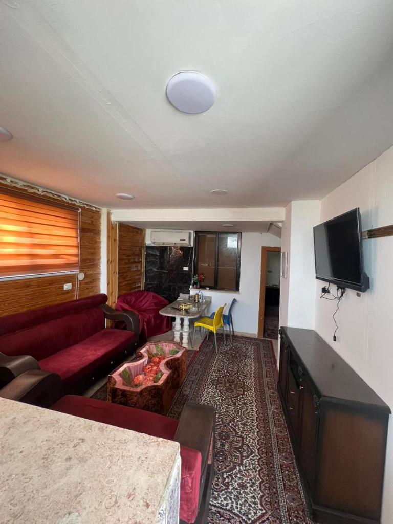 Elegant housing photo 1