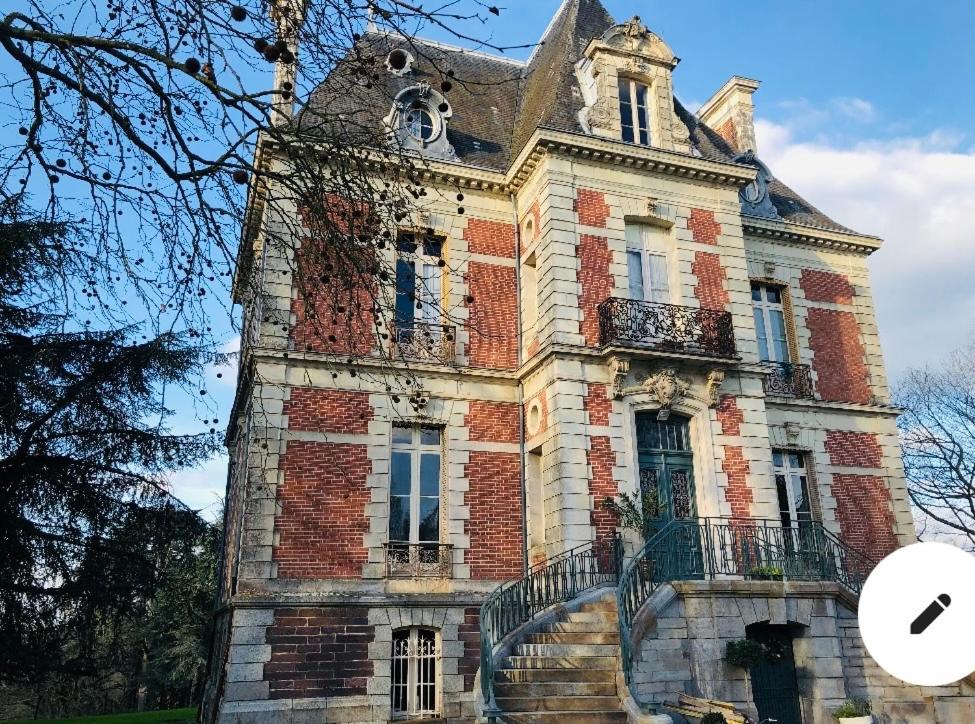 Suite privée rose au Château de la Franceule photo 2