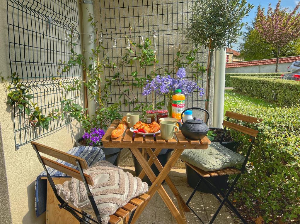 La Voulzie Appartement - Proche centre avec parking privé photo 2