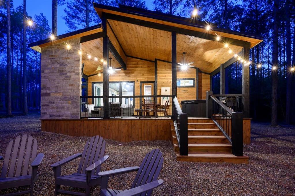 Brand New Luxury 2 Bedroom with Loft and Spa Sleeps 10 photo 1