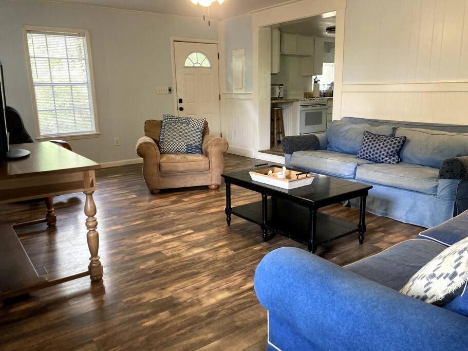Tucked Away Newly Renovated 2 Bedroom/ 1 Bath Sleeps 8 photo 1