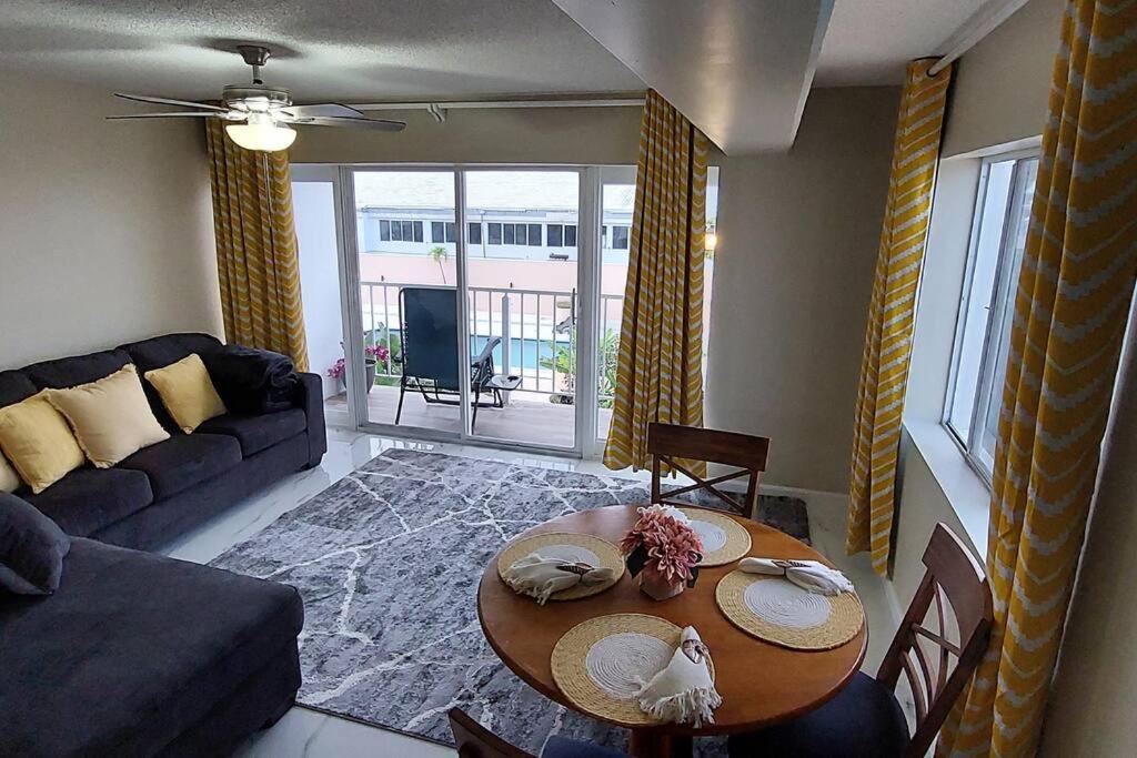 Nassau Harbour Cozy 2 bedroom Condo photo 1