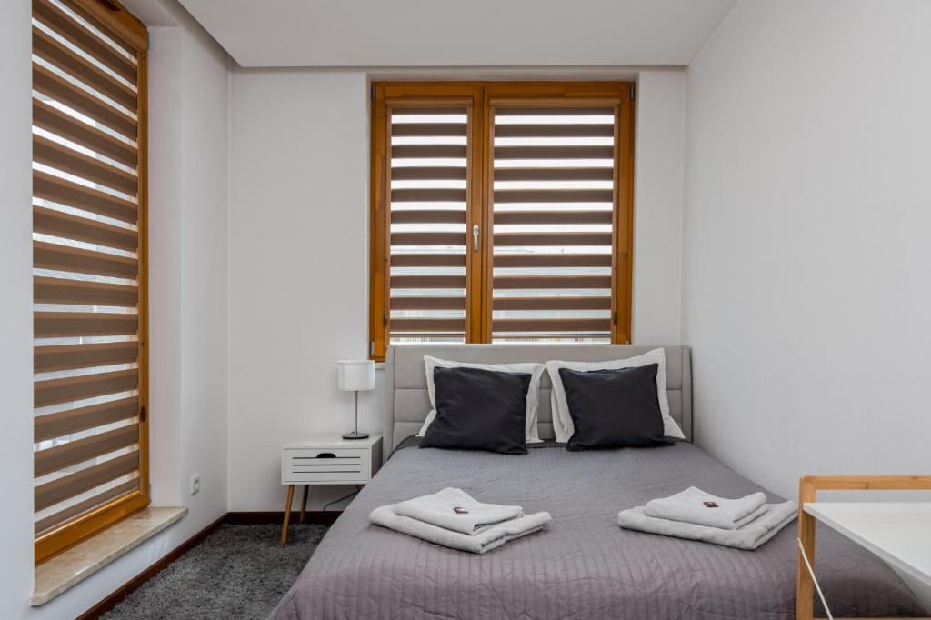 Superior Apartment with Terrace & Free Parking - Tap to explore photos
