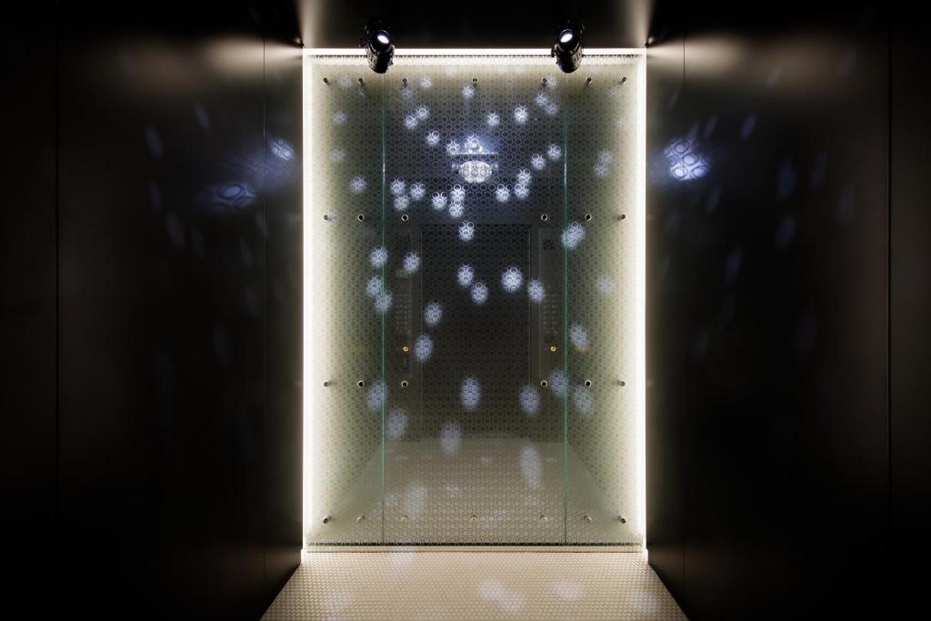 Moxy Osaka Shin Umeda photo 1