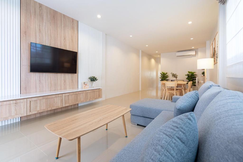 2BR Homey townhome 350M walk to Kata Beach photo 1