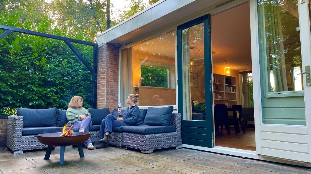 Veel eigen en omheinde grond in dit luxe huisje! photo 4