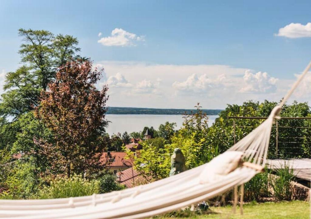 Snug Stays - Traumhafter Seeblick, 2 Zi Apartment, Garten & Terrasse