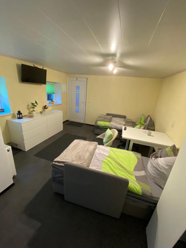 Kleines Studio mit Gartenzugang photo 1