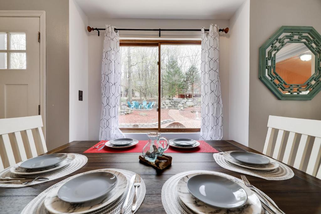 Premier Cozy Cabin - Free Amenities & Comm Indoor Pools photo 4