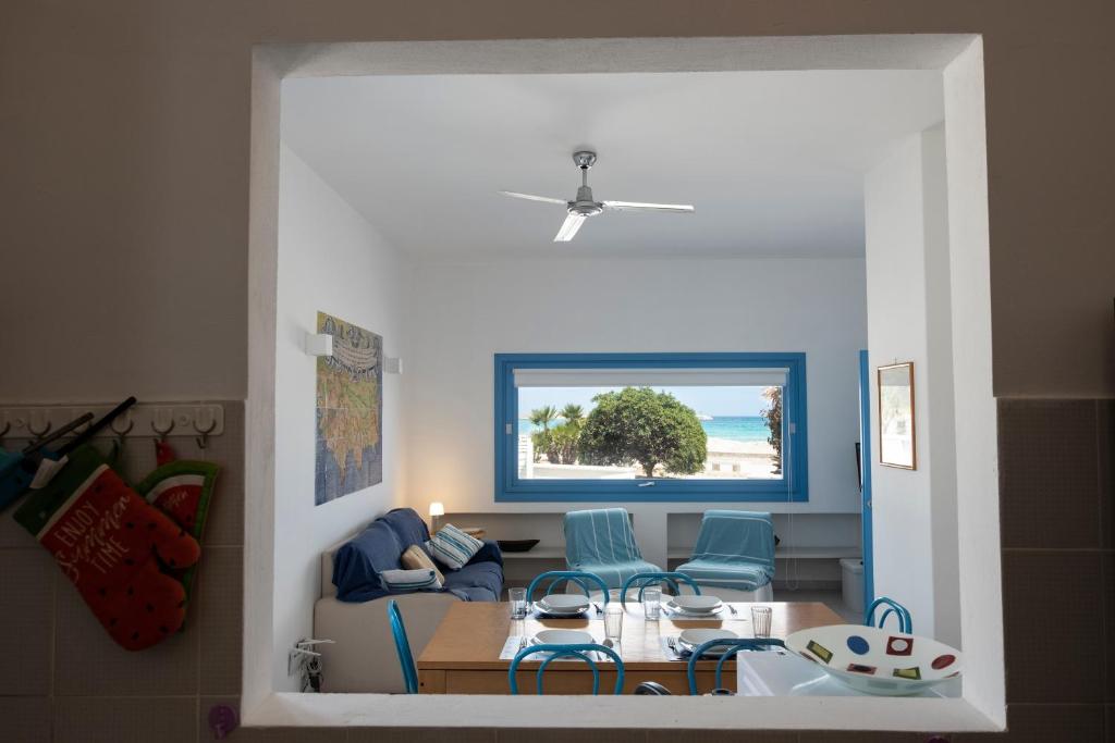 Casa Azzurra sul mare e centralissima - Tap to explore photos
