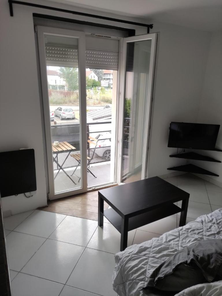 Studio bien situé photo 3