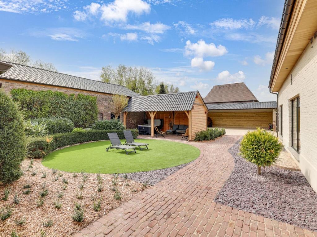 Luxurious 5-star house in Limburg with jacuzzi, a paradise for families photo 3