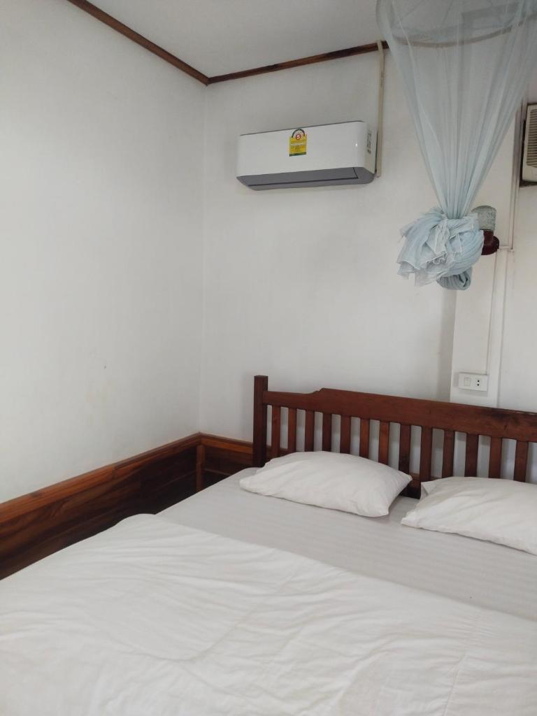 Sunset Bungalows & GH photo 3