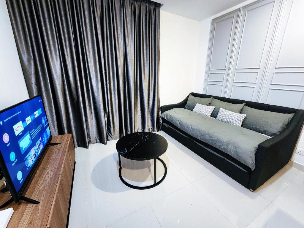 Kozi Square Twin Room with free Wi-fi & Carpark photo 1
