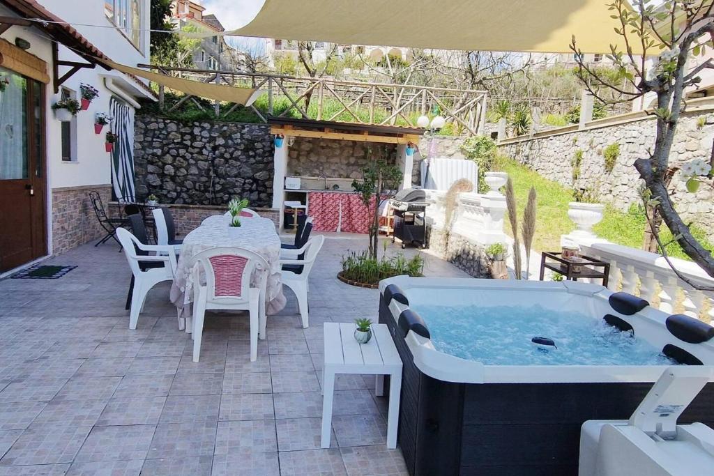 Amalfi Coast Countryside with Jacuzzi and Garden