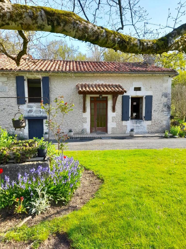 Maison de 2 chambres avec jardin clos et wifi a Allemans
