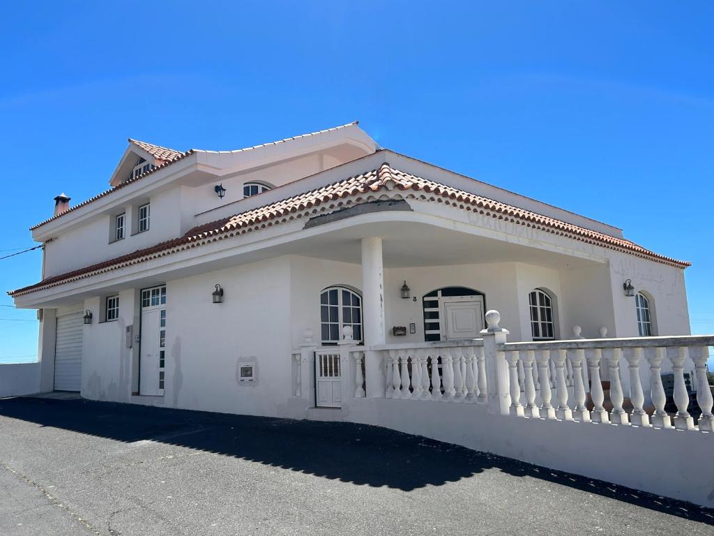 Casa Abona, precioso ático con wifi gratis y vistas increíbles al mar y la montaña photo 2