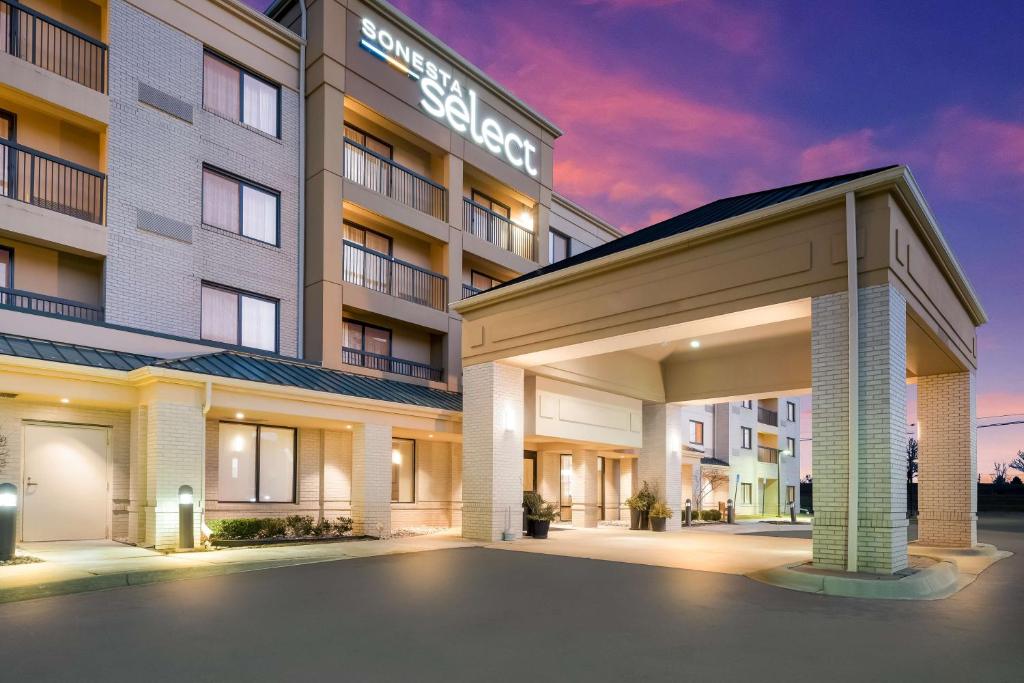 Sonesta Select Detroit Novi image
