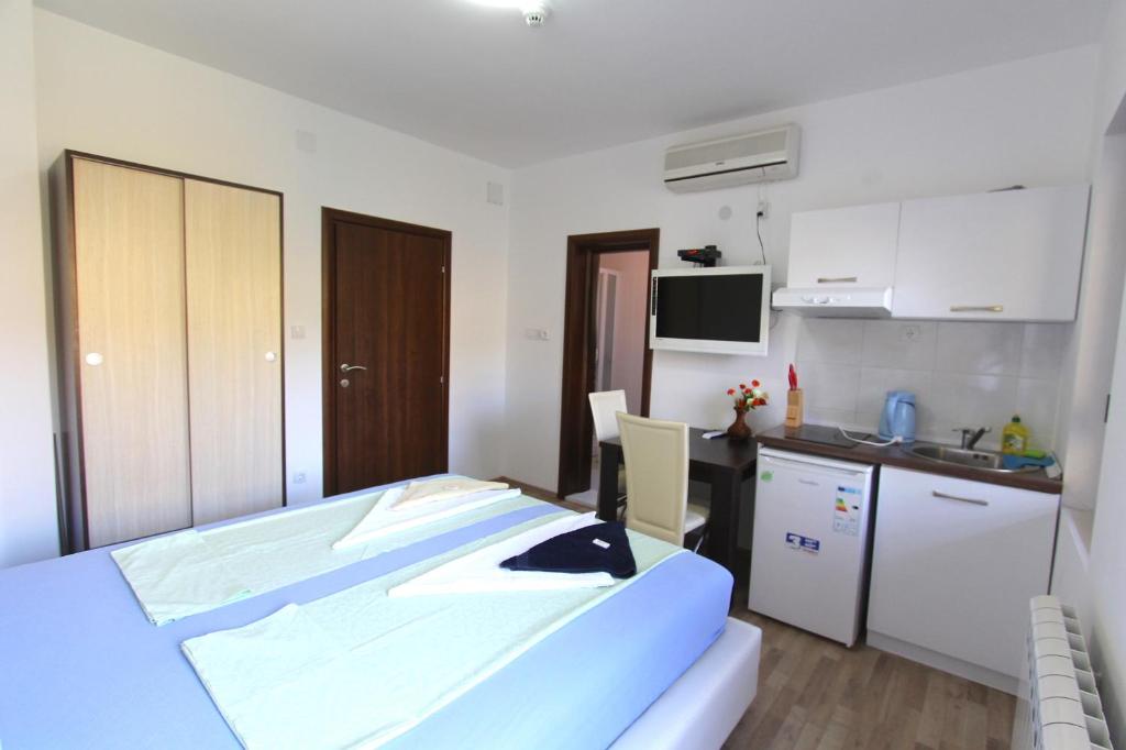 Апартаменты (Апартаменты-студио), Hotel Family