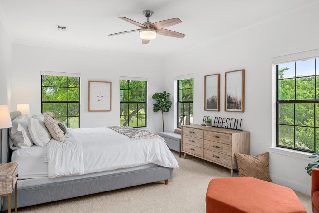 50 Acre Countryside Haven With Hiking Trails, Fossils, Pickleball Court, Basketball, Arcade, In-Ground Trampoline, Pool and Jacuzzi residence photo 3