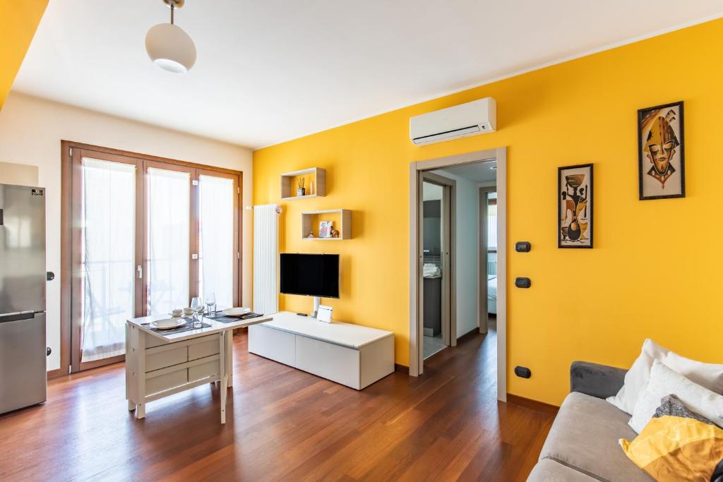 Duke Apartment - San Donato Milanese - by Host4U photo 4