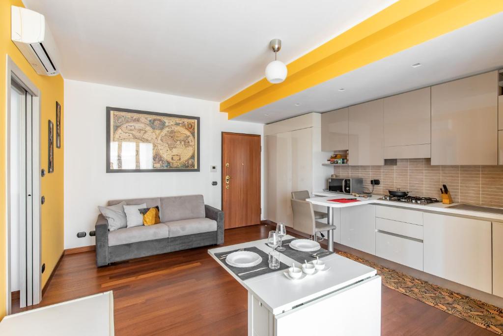 Duke Apartment - San Donato Milanese - by Host4U photo 1