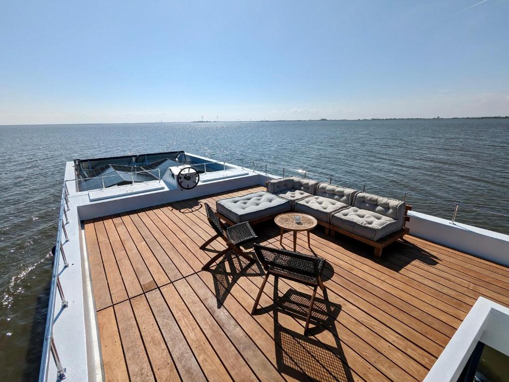 Luxury Houseboat Liberdade with sauna and dinghy photo 3