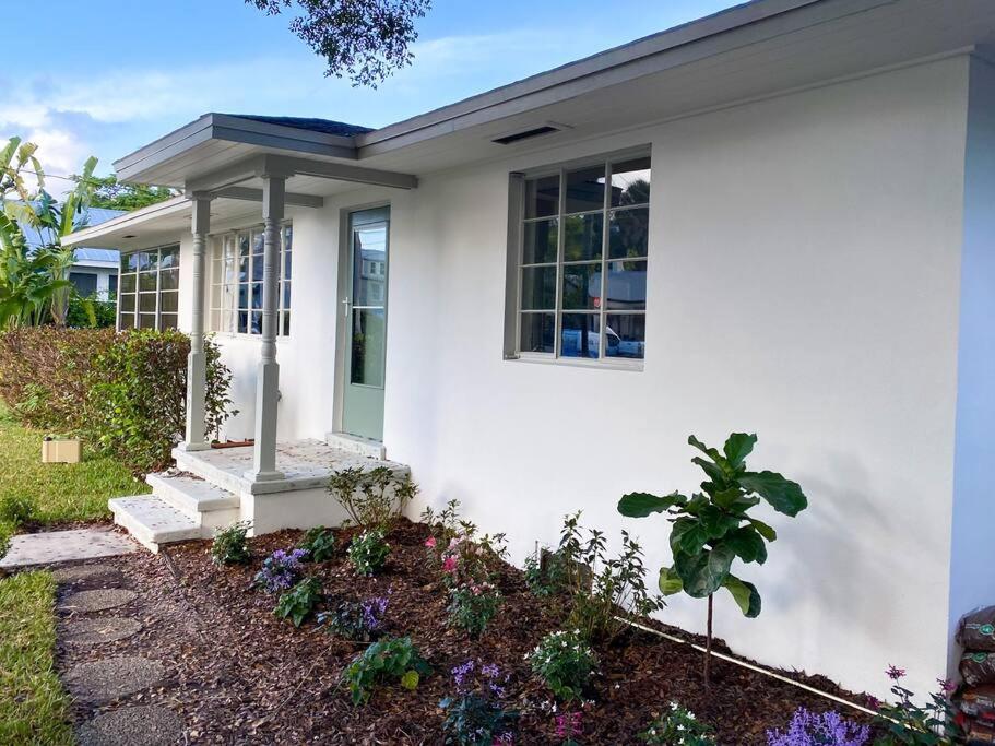 Cozy Renovated Vintage Modern House Downtown! photo 4