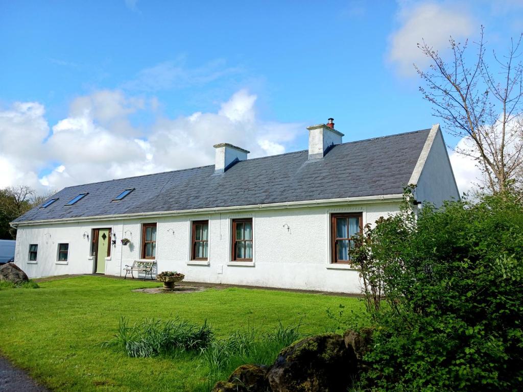 Rural retreat near Knock photo 2