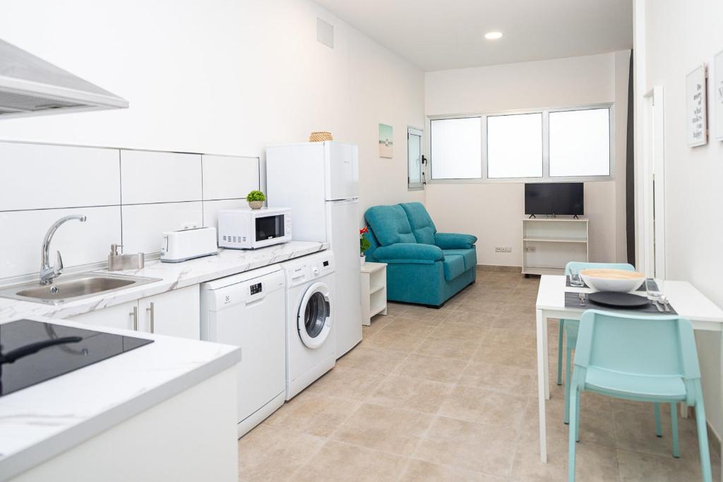 Lightbooking North Shore Las Palmas shared roof terrace photo 1