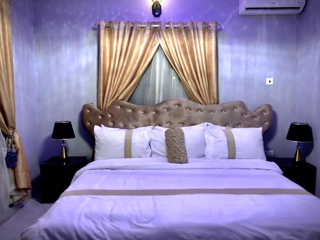 The Moonshine Residence-Royal