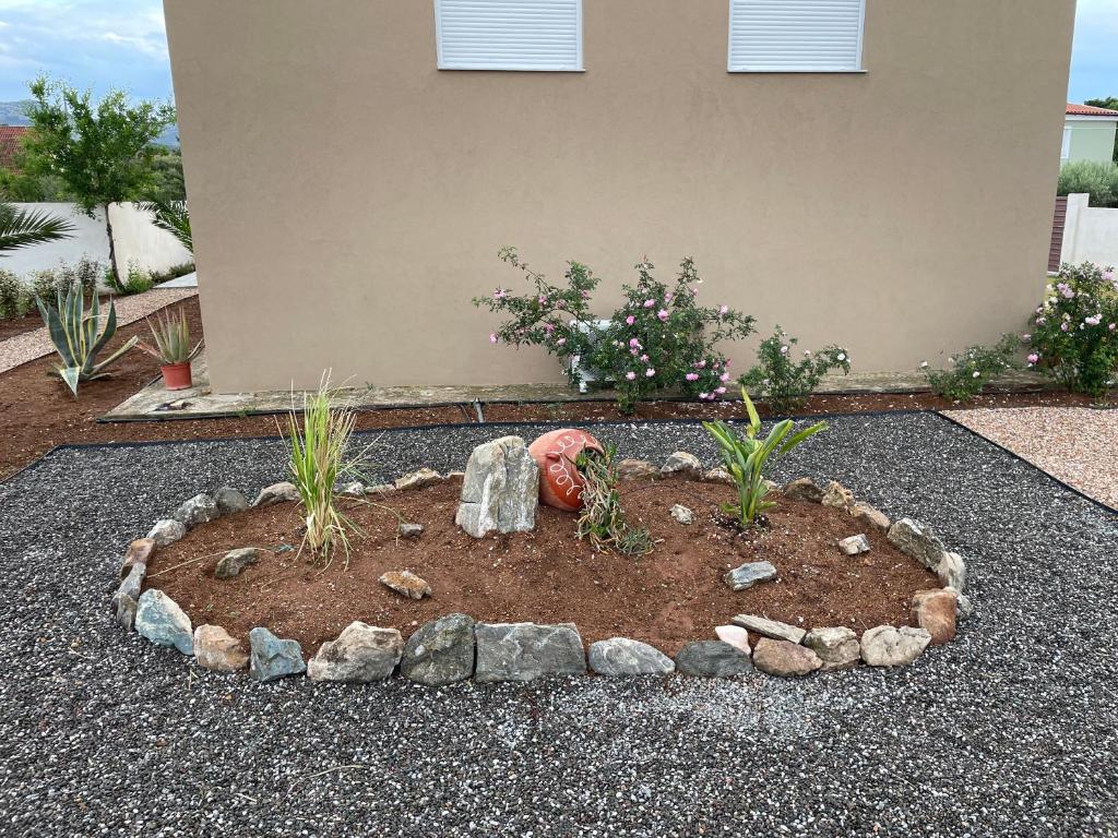 Saint George family house photo 2