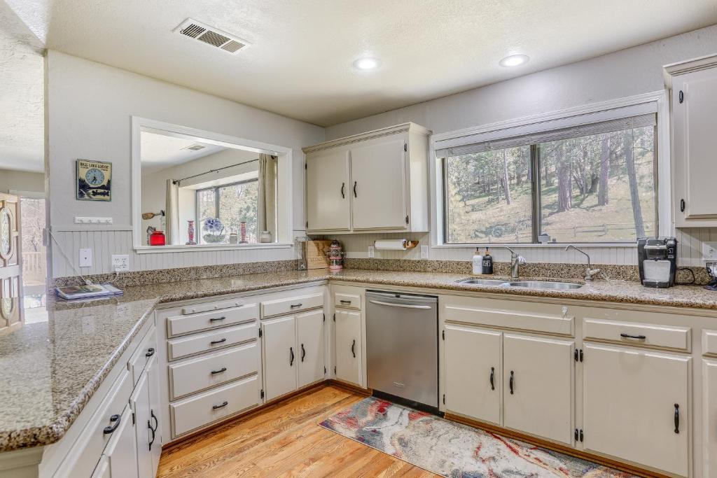 Oakhurst Vacation Rental Near Hiking and Bass Lake! photo 1
