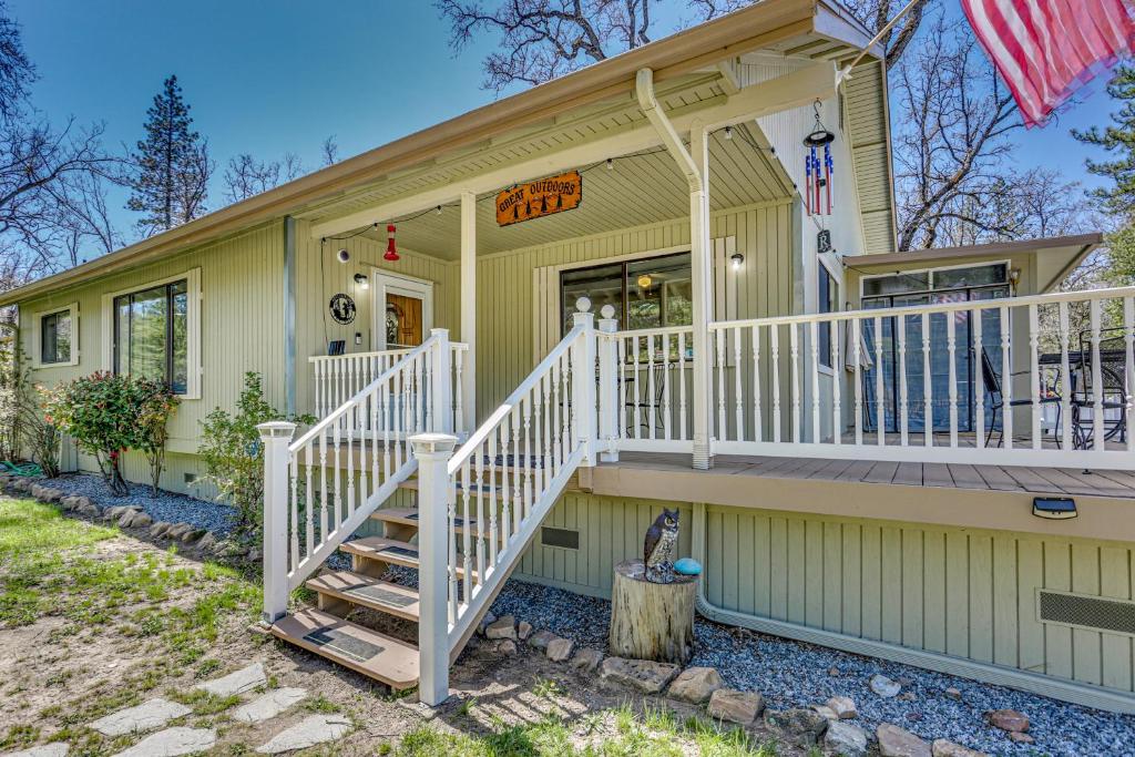 Oakhurst Vacation Rental Near Hiking and Bass Lake! photo 2
