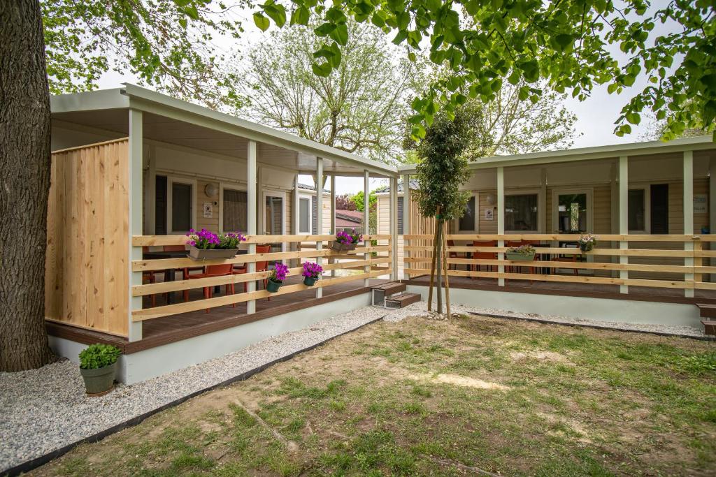 Mobile Home photo 1