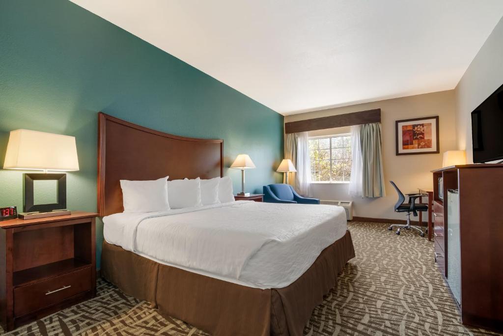 SureStay Plus Hotel by Best Western Topeka Northwest image