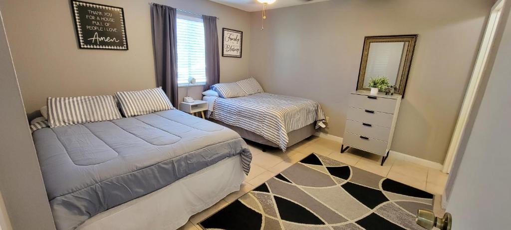 Comfy & Convenient 1BR Apartment Near Oaks Mall & Medical Center Fast WIFI image