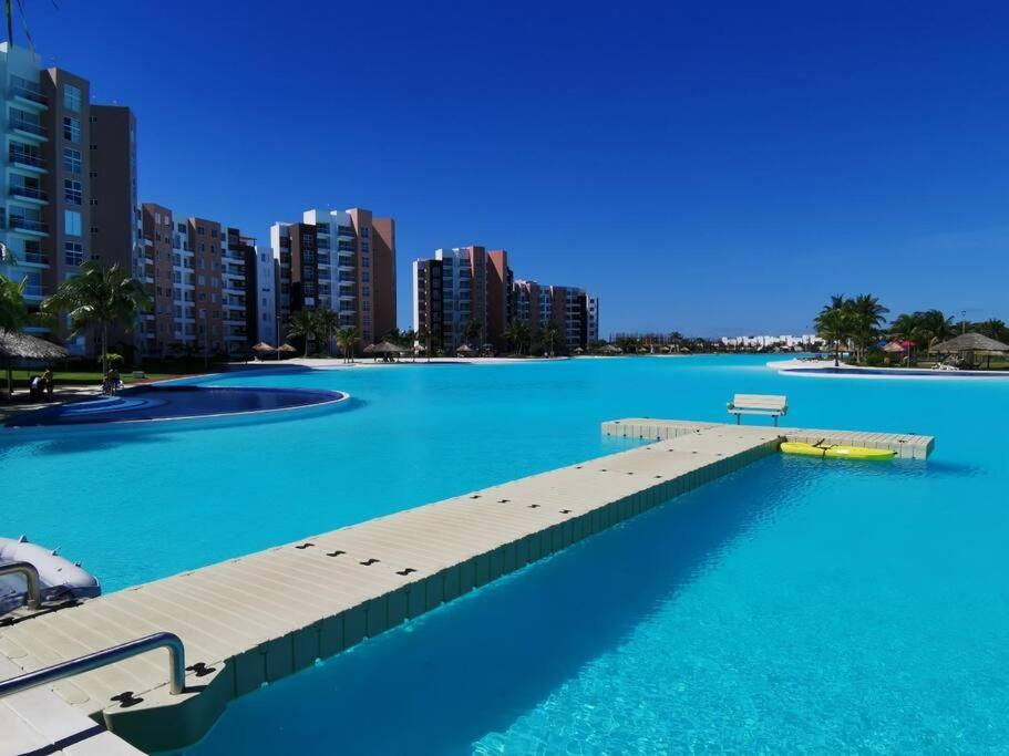 departamento con laguna artificial, Cancun