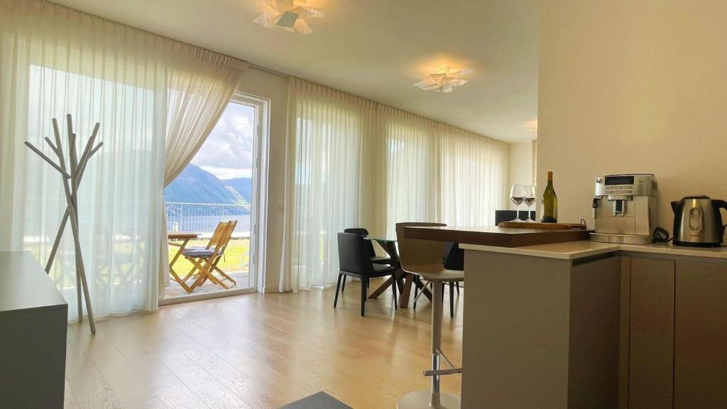 LAKE VIEW APARTMENT photo 2