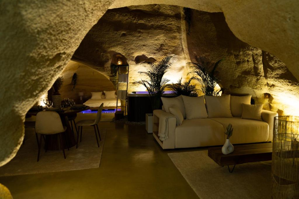 La falaise perdue : Suite troglodyte grandiose