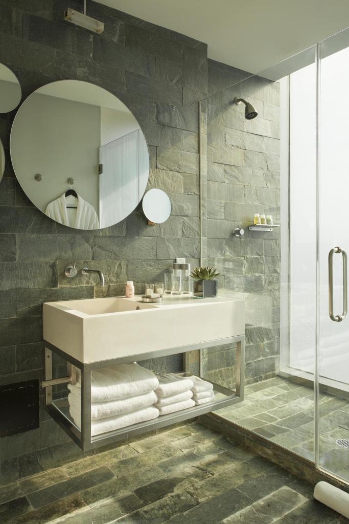 Двухместный (High Floor, King Room with Tub, Balcony), Hotel on Rivington